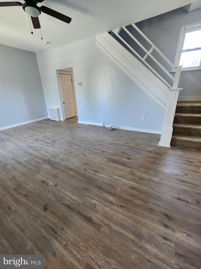 223 Hamilton Ave, Darby, PA 19023 - photo 3