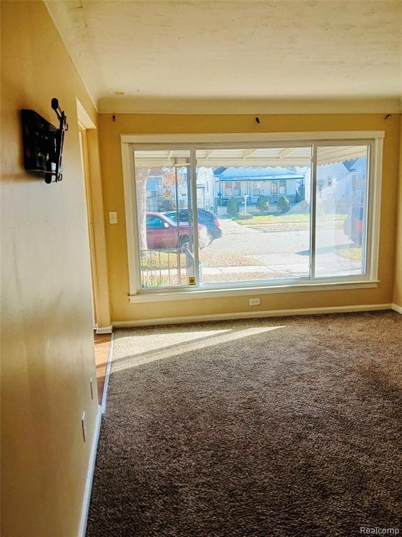 21465 Syracuse Ave, Warren, MI 48091 - photo 4