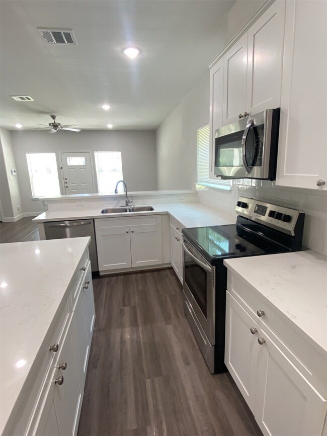 9314 Sundown Dr unit A, Houston, TX 77016 - photo 2