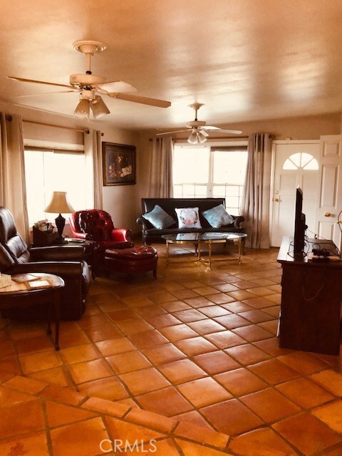 Spacious living room