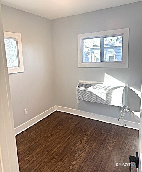 18 Harding Place unit 2nd Floor Back, Danbury, CT 06810 - photo 6