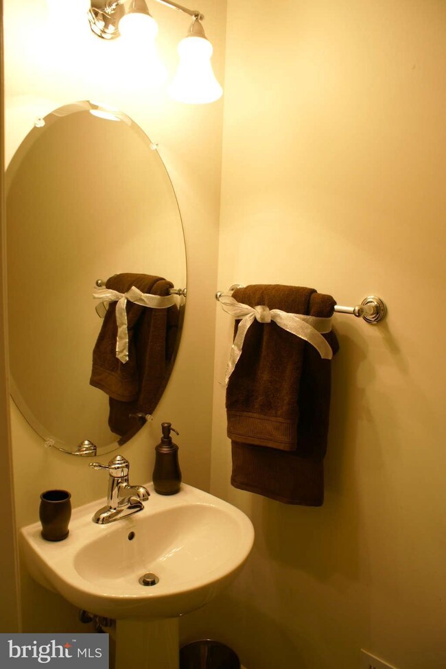 14618 Crossfield Way unit 226A, Woodbridge, VA 22191 - photo 5