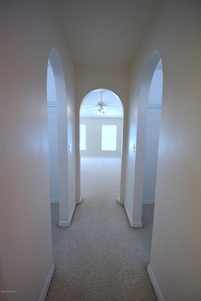 6982 Master Suite - Walk In Closets