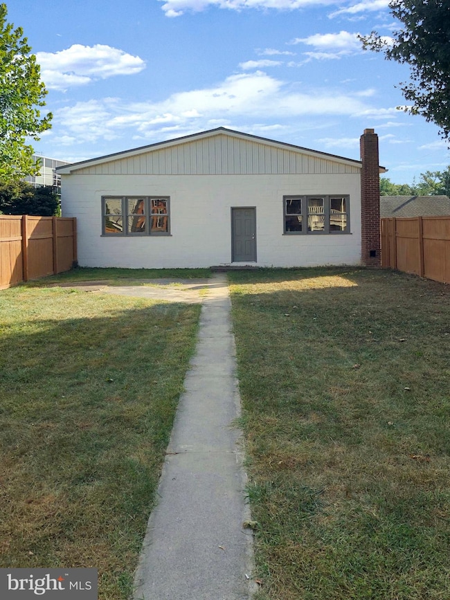 468 E Catherine St, Chambersburg, PA 17201 - photo 3