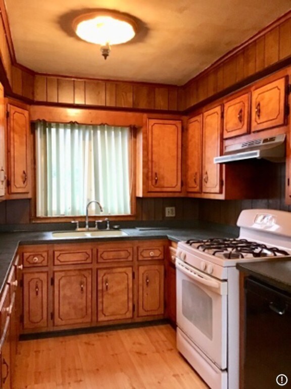 42 Stockton St, Fall River, MA 02721 - photo 4