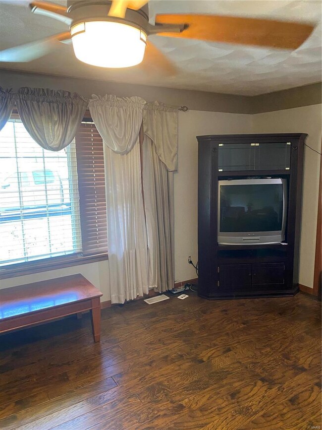 1221 S Clinton Rd, Caseyville, IL 62232 - photo 6