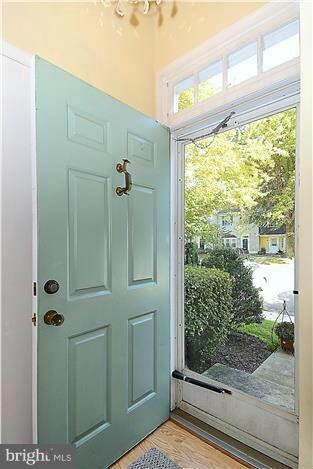 9935 Capperton Dr, Oakton, VA 22124 - photo 3