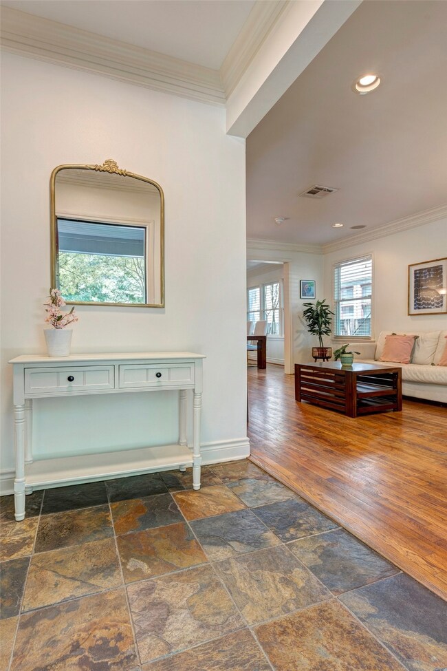 943 Columbia St, Houston, TX 77008 - photo 4