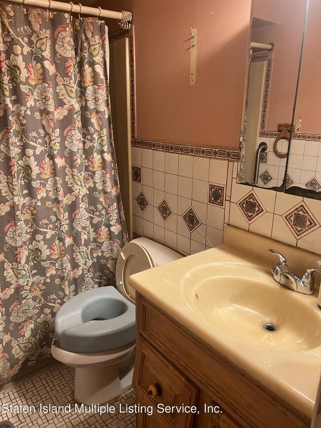 60 Daffodil Ln unit 107, Staten Island, NY 10314 - photo 7