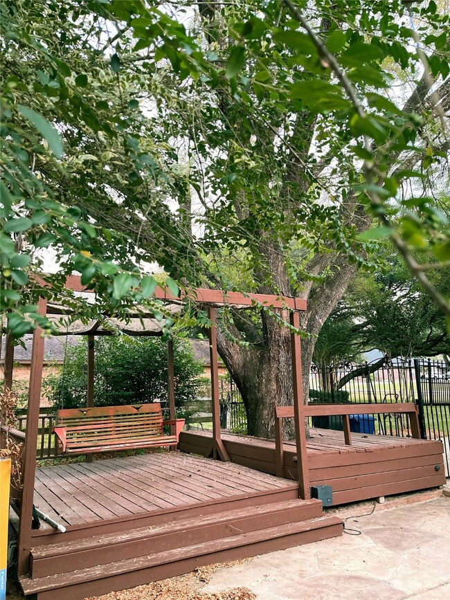 18818 Meadow Ln, Tomball, TX 77377 - photo 4