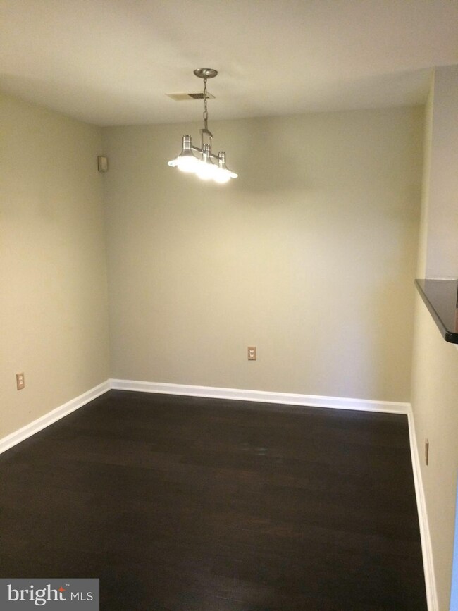 1067 Gardenview Loop unit 204, Woodbridge, VA 22191 - photo 4