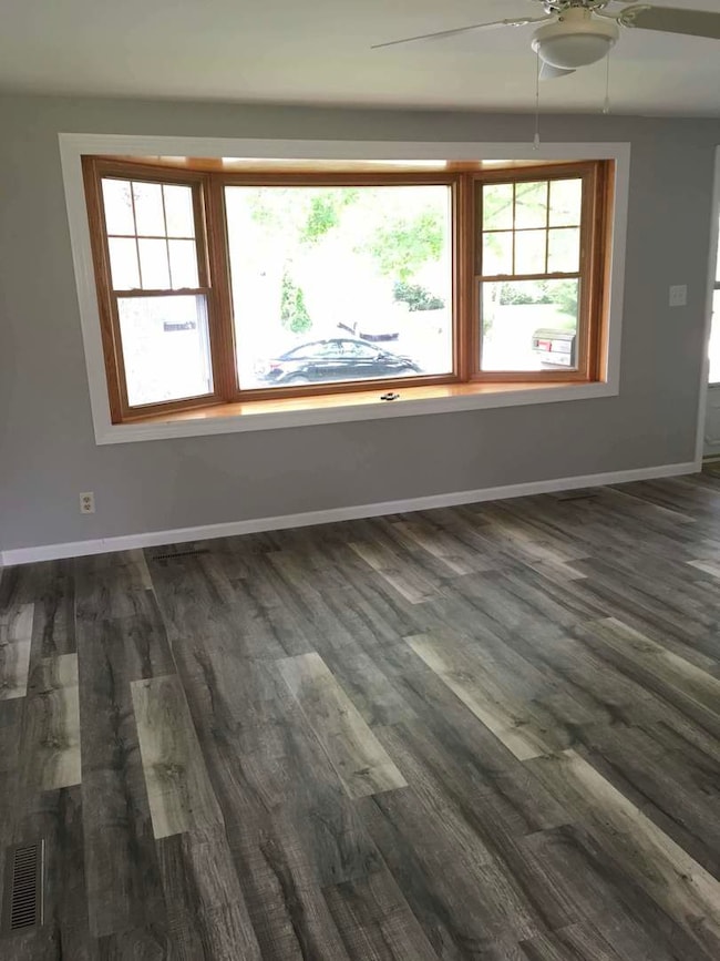 133 Mora Rd, Carpentersville, IL 60110 - photo 2