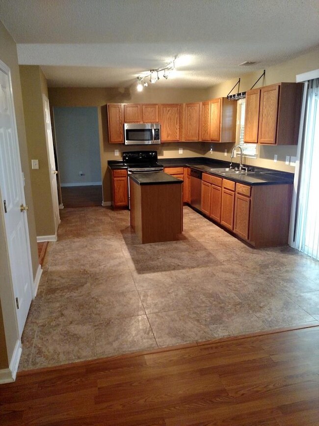 1889 Mossberg Dr, Sumter, SC 29150 - photo 3