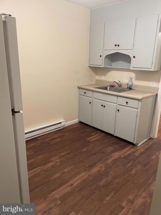 703 S Washington St unit 3, Berkeley Springs, WV 25411 - photo 2