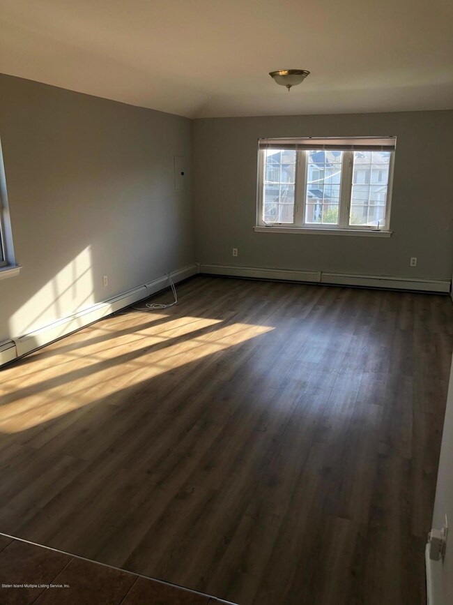 71 Railroad Ave, Staten Island, NY 10305 - photo 3