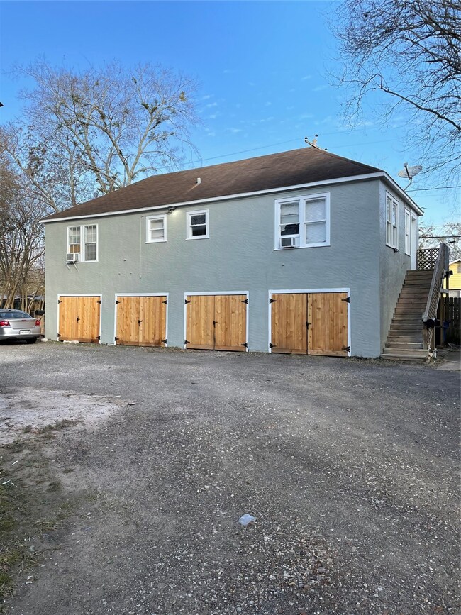 2715 Avenue G, Rosenberg, TX 77471 - photo 3