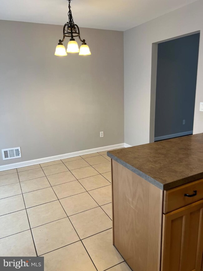 8 Reade St, Jamesburg, NJ 08831 - photo 4