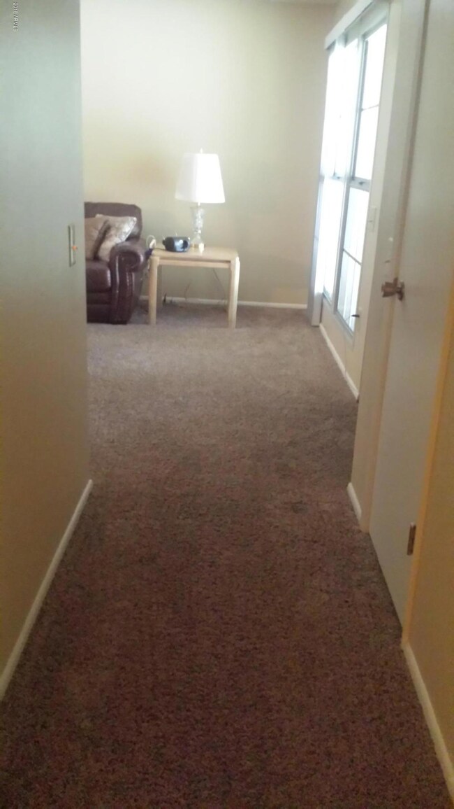 10631 W Highwood Ln, Sun City, AZ 85373 - photo 7