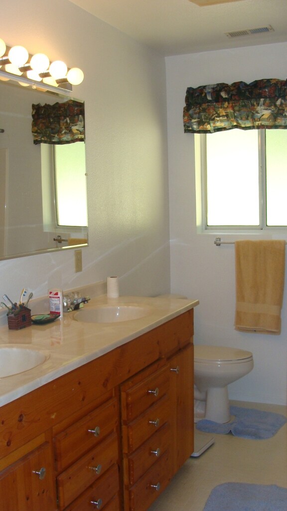 Clean & Bright Bathroom