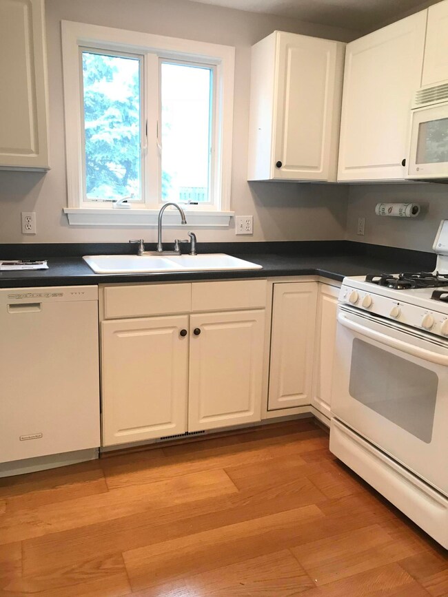 5 Windward St, Mashpee, MA 02649 - photo 4