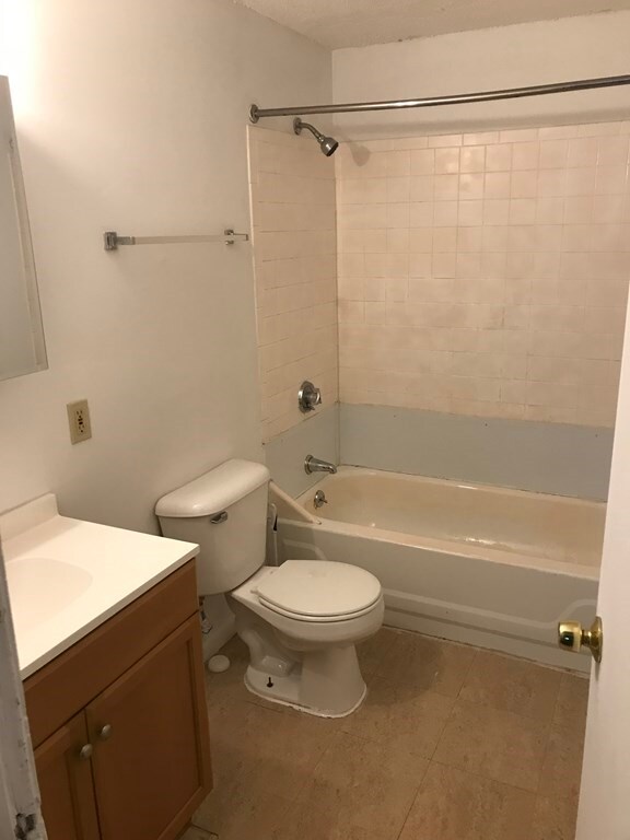 35 Longworth Ave unit 24, Brockton, MA 02301 - photo 4