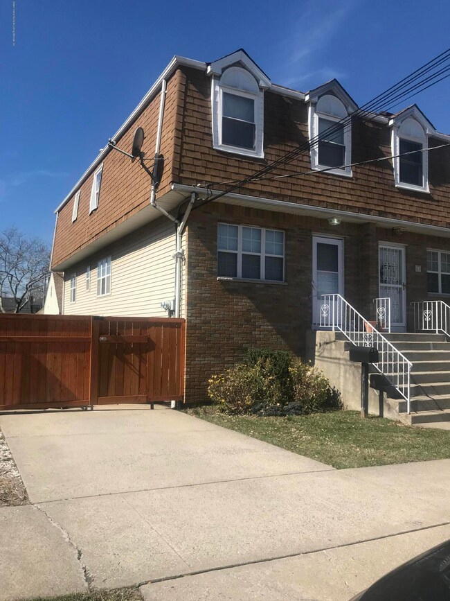 28 Cambridge Ave, Staten Island, NY 10314 - photo 2