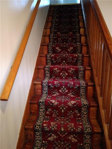 Nice woodwork on Stairs and Banister.