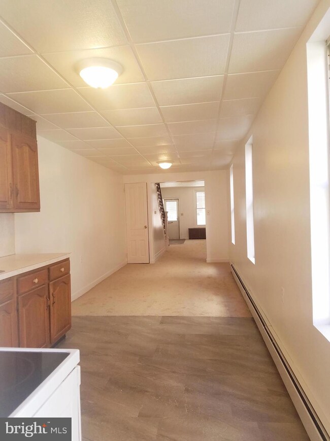 933 Pike St, Reading, PA 19604 - photo 6