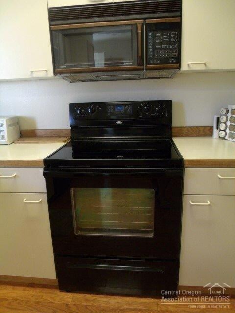 unlisted-address, Bend, OR 97701 - photo 5