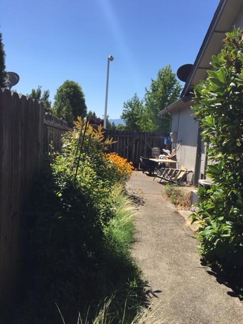 935 Pittview Ave, Central Point, OR 97502 - photo 7