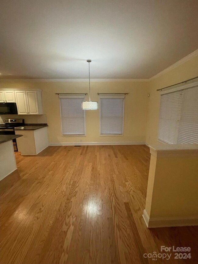 332 N Kelly St, Statesville, NC 28677 - photo 3