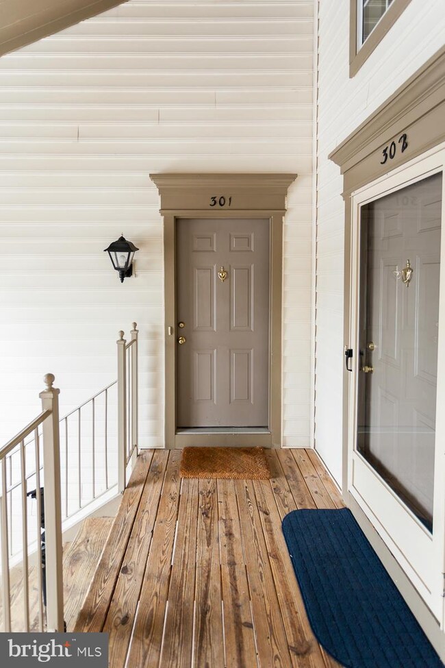 9270 Cardinal Forest Ln unit 301, Lorton, VA 22079 - photo 3