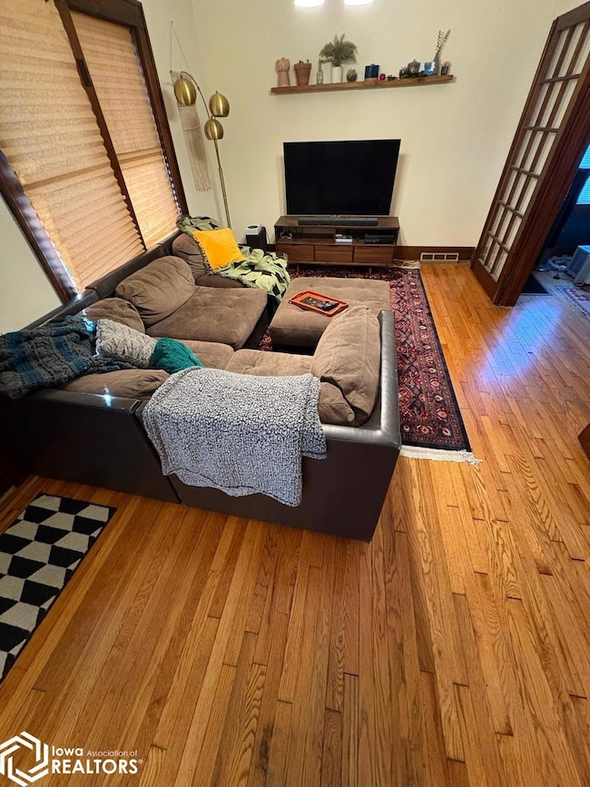 207 W Jefferson Ave, Fairfield, IA 52556 - photo 4