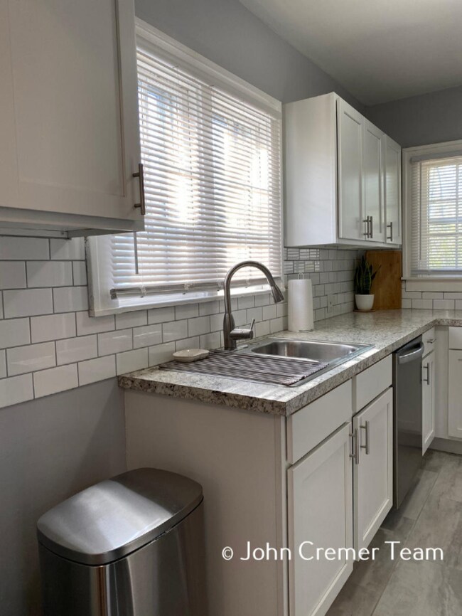 1939 Lafayette Ave NE (6)