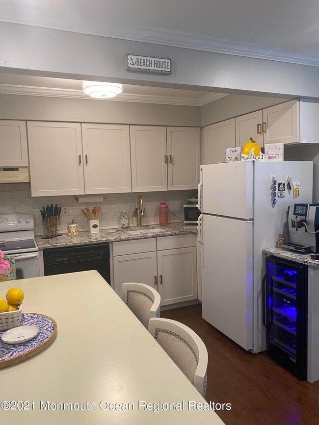 Yacht Harbor unit b1 winter, Sea Bright, NJ 07760 - photo 6