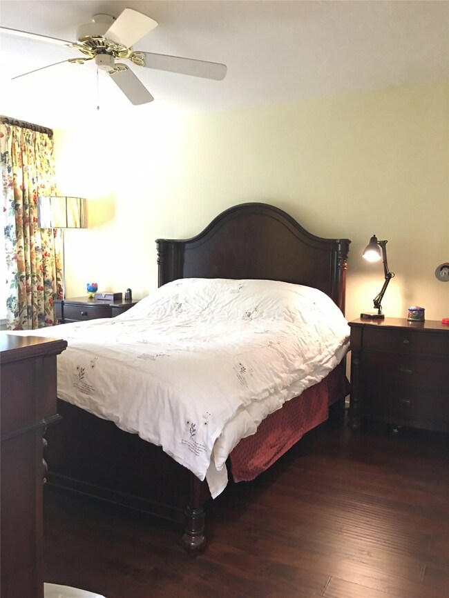 61 Litchfield Ln, Houston, TX 77024 - photo 5