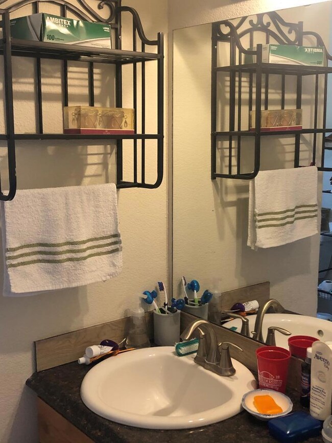 107 Shaw Ave, Fredericksburg, TX 78624 - photo 3