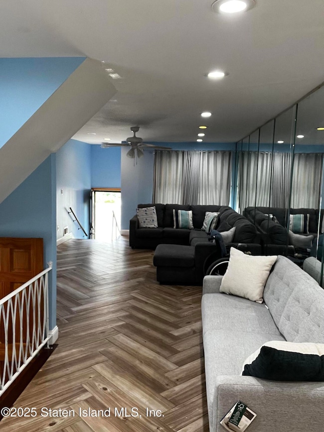 1915 N Railroad Ave, Staten Island, NY 10306 - photo 4