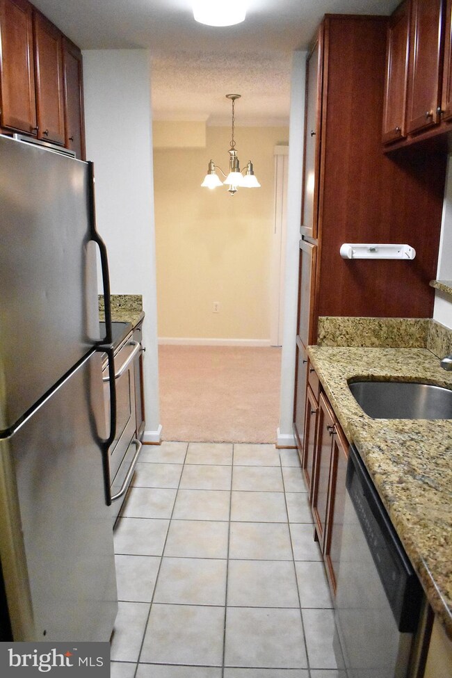 15604 Weathervane Terrace unit 604, Woodbridge, VA 22191 - photo 5