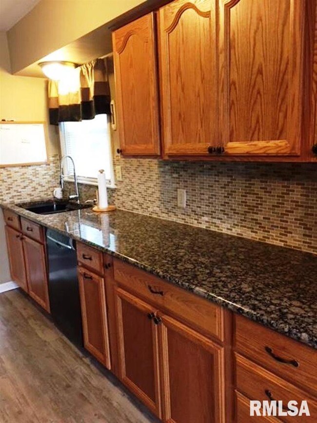 4310 N Hancock Ave, Davenport, IA 52806 - photo 7