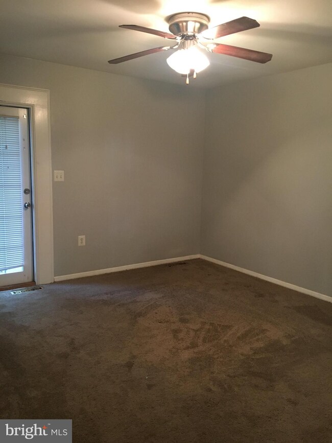 5819 Victor Dr, Sykesville, MD 21784 - photo 7