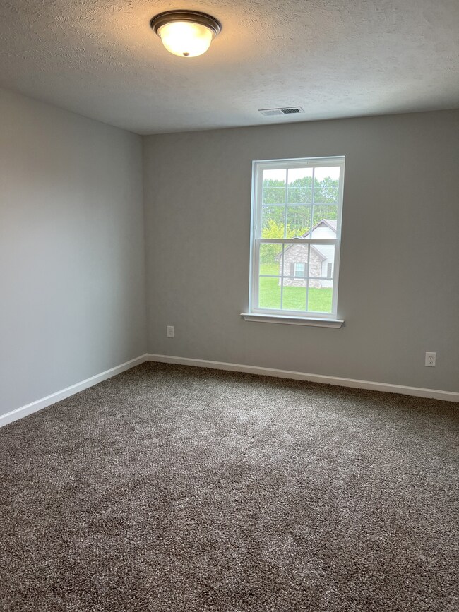 380 Grace Ct, Manchester, TN 37355 - photo 5