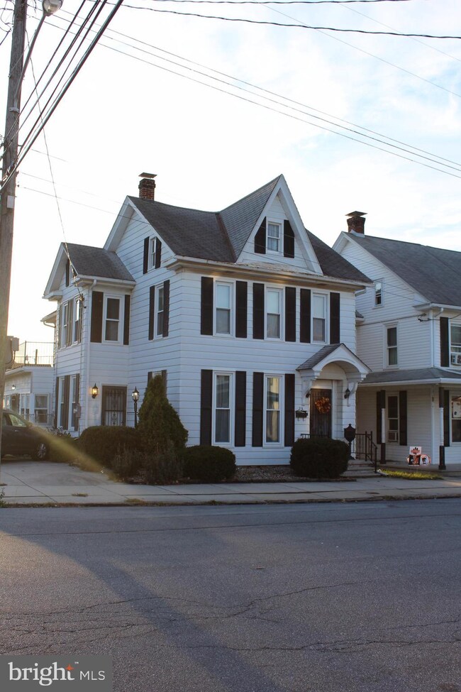 23 N Lincoln St, Palmyra, PA 17078 - photo 2