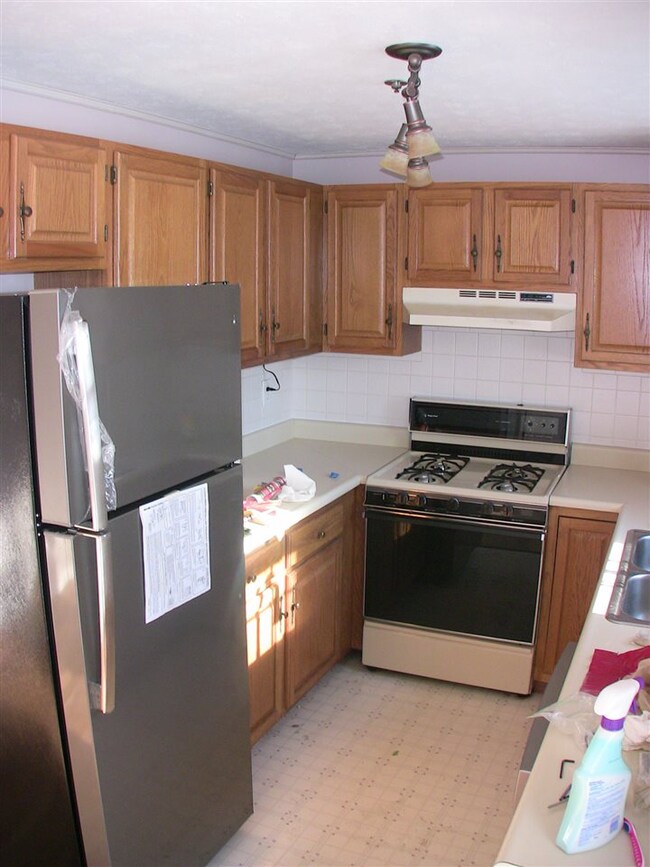 29 Beech Hill Ave, Manchester, NH 03103 - photo 3