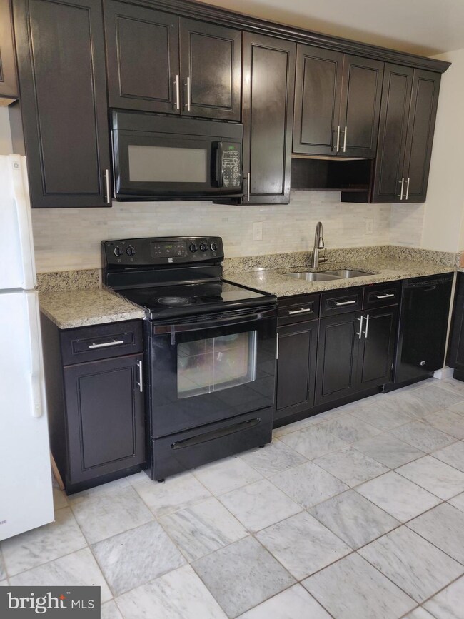 9686 Lindenbrook St, Fairfax, VA 22031 - photo 6