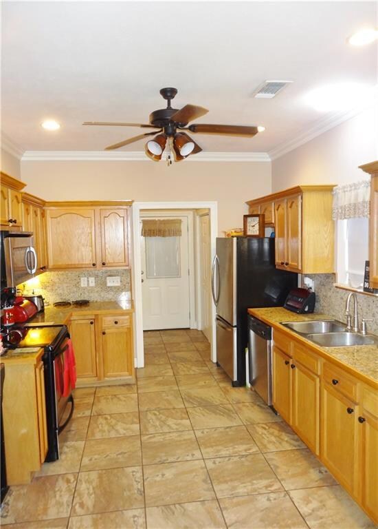 130 Lakeland Dr, Pineville, LA 71360 - photo 2