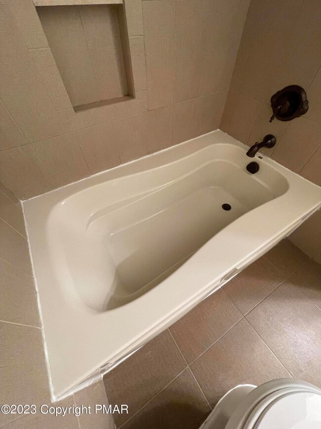 3128 Godfrey Ridge Dr, Stroudsburg, PA 18360 - photo 7