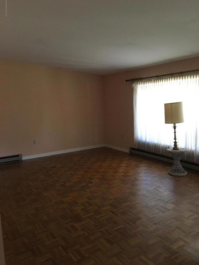 601 Shirley Ln, Dunmore, PA 18512 - photo 4