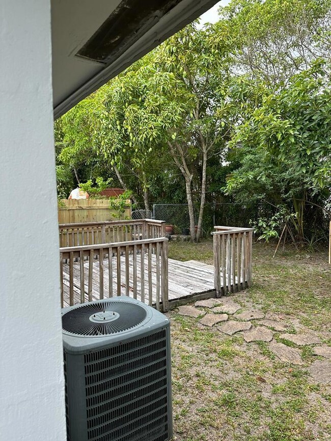 7427 NW 76th Ct, Tamarac, FL 33321 - photo 5