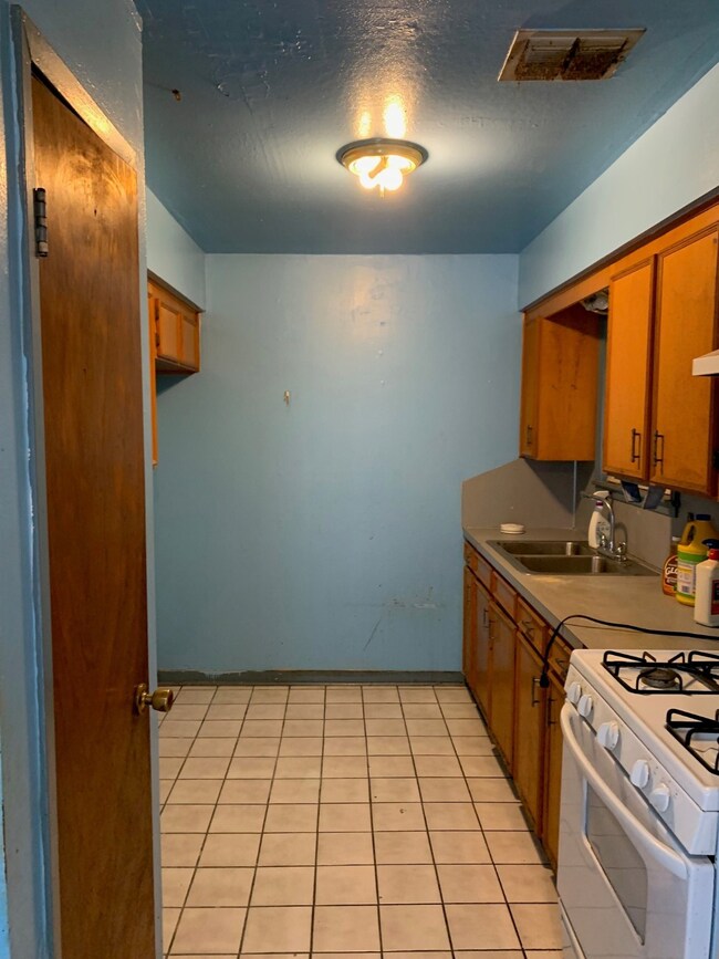 834 Ellington St, Houston, TX 77088 - photo 3